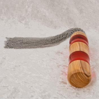 Preview: Weihnachtsset: Olivenholz-Kettenflogger mit rotem Epoxidharz + Paddle mit Kussmund-Motiv