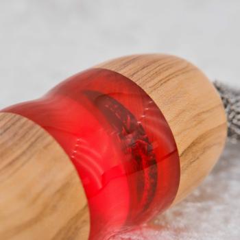 Weihnachtsset: Olivenholz-Kettenflogger mit rotem Epoxidharz + Paddle mit Kussmund-Motiv