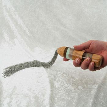 Weihnachtsset: BDSM-Einsteigerset – Olivenholz-Flogger + Pfoten-Paddle | tinglytime