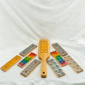 Modulares Paddle aus Eichenholz mit Wechsel-Inlays – Handarbeit, Set mit Ständer