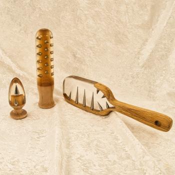 Weihnachtsset: BDSM-Einsteigerset „Spike Edition“ – Paddle, Dildo & Plug sicher vergossen | tinglytime