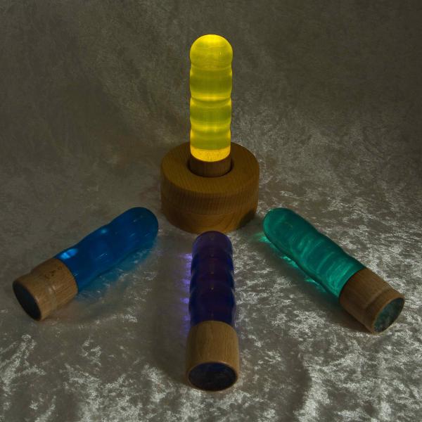 Leuchtdildo mit Ständer in verschiedenen Farben