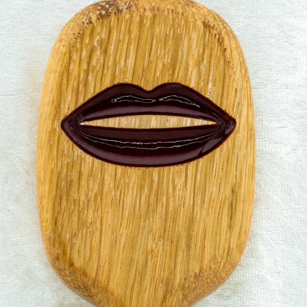 Weihnachtsset: Olivenholz-Kettenflogger mit rotem Epoxidharz + Paddle mit Kussmund-Motiv