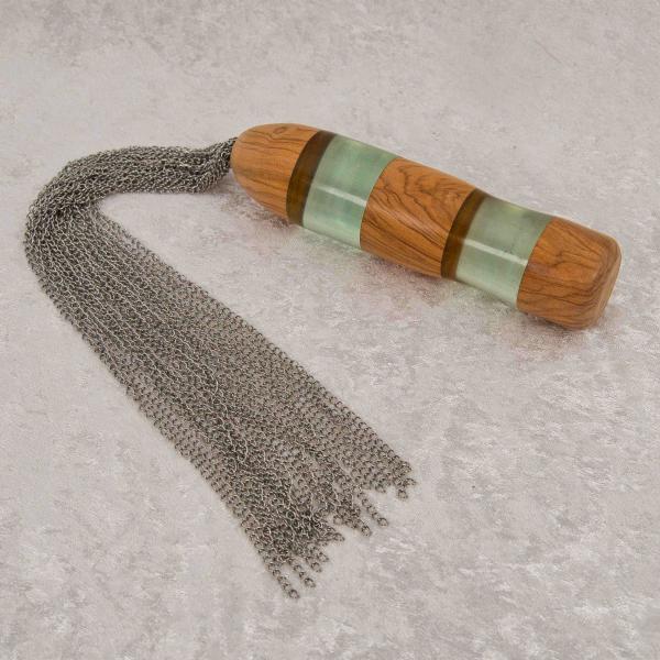 Flogger aus Olivenholz und Edelstahl Ketten