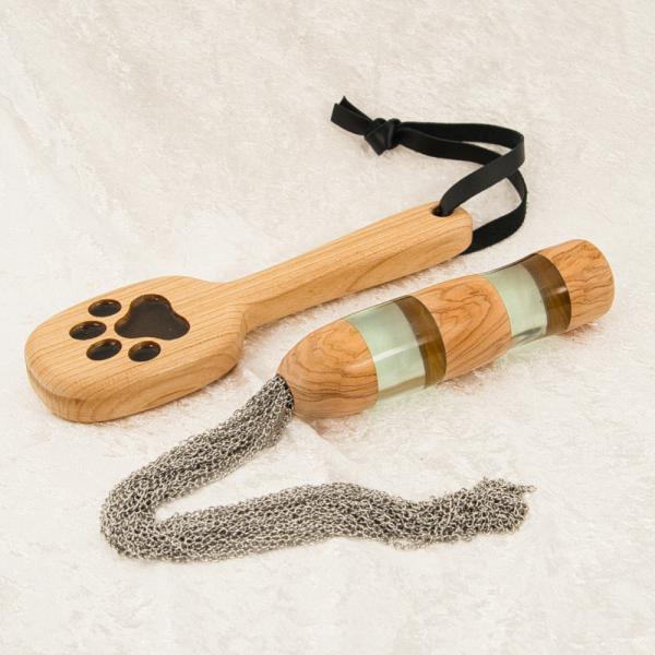 Weihnachtsset: BDSM-Einsteigerset – Olivenholz-Flogger + Pfoten-Paddle | tinglytime